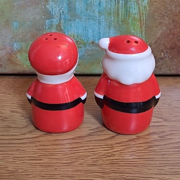 Santa and Mrs Clause Salt and Pepper Shakers Christmas 2.5" Tall with Stoppers - Picture 3 of 7
